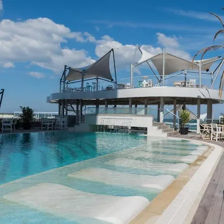 White Tower Private Studio Seaview-Mamaia Summerland דירה *